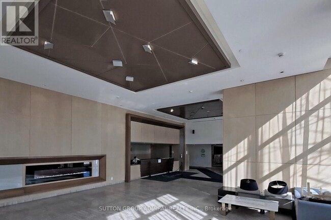 Building Photo - 18 Uptown Dr