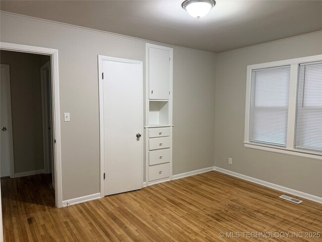 Foto del edificio - 5308 S Madison Ave