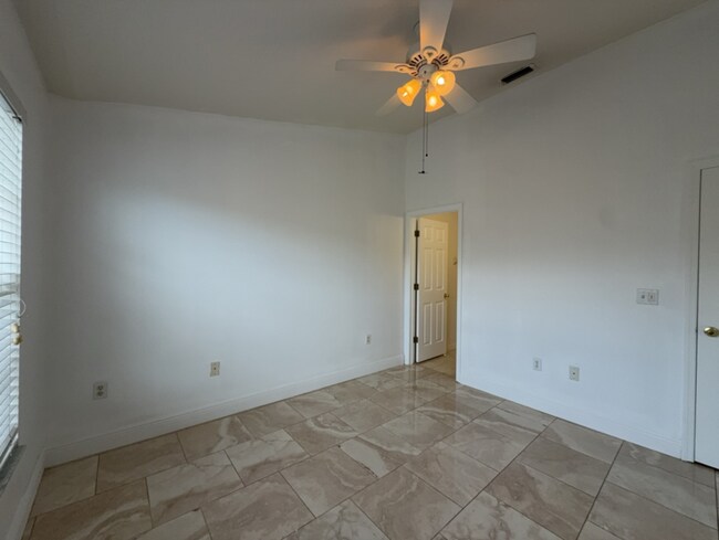 Foto del edificio - 6566 Marlberry Way