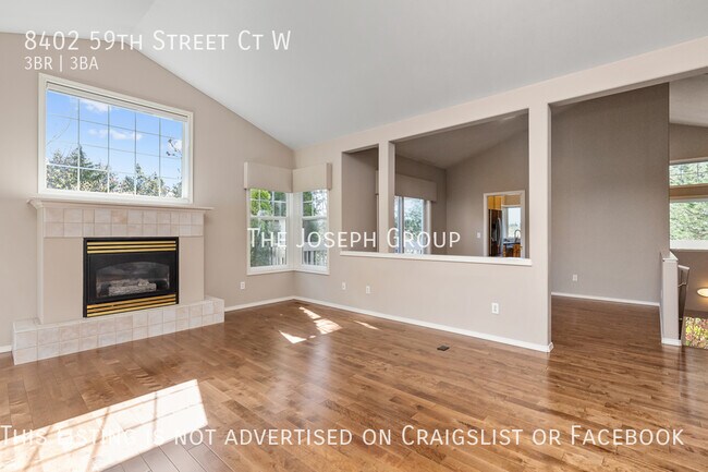 Building Photo - Airy and bright 3 bed/2.5 bath in Universi...
