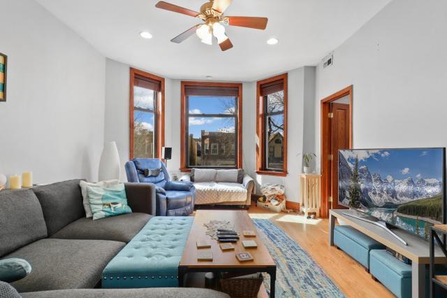 Foto del edificio - 3 bedroom in Chicago IL 60647