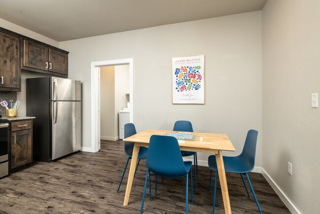 Foto del edificio - 2307 N Elm St