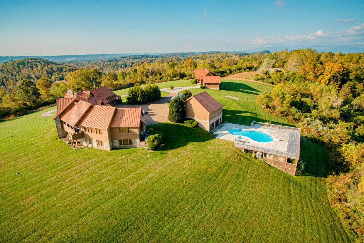 Primary Photo - 357 Loyston Point Rd