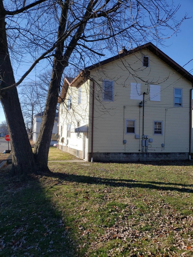 Building Photo - 3038 E Lynn St