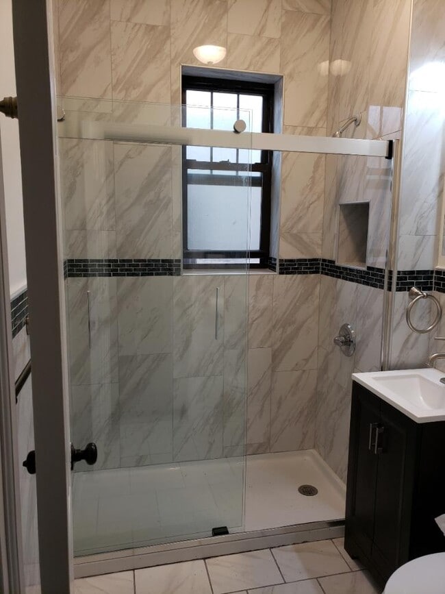 MARBLE BATHROOM - 2150 Chatterton Ave