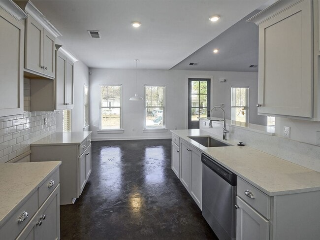 Photo - 4 bed, 2 baths near U of M  built 2020 House