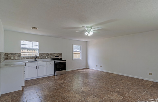 Building Photo - 210 N San Jacinto St