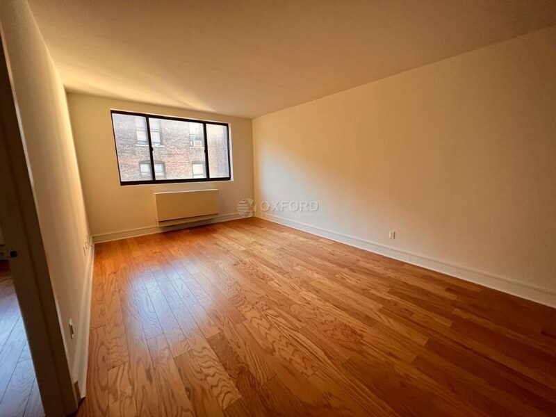 Foto del edificio - 323 W 96th St