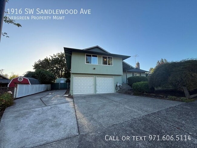 Building Photo - 1916 SW Sandlewood Ave