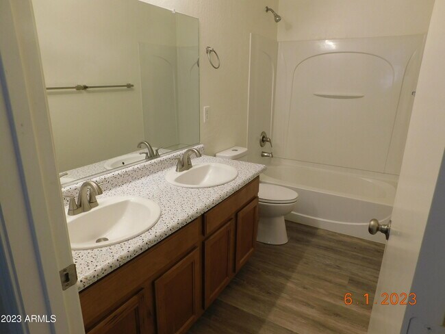 Foto del edificio - 24942 W Dove Trail