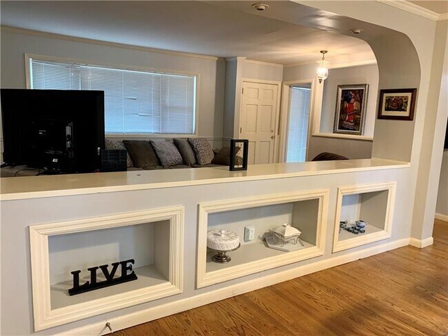 Foto del edificio - 2845 Shady Valley Dr NE