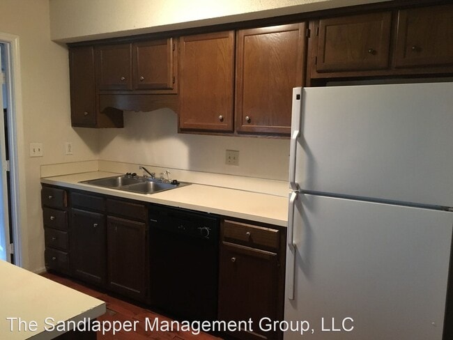 Building Photo - 3 br, 1.5 bath House - 5 Hunters Court