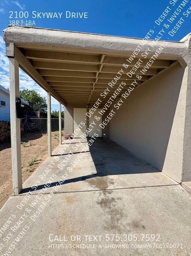 Building Photo - 2100 Skyway Dr
