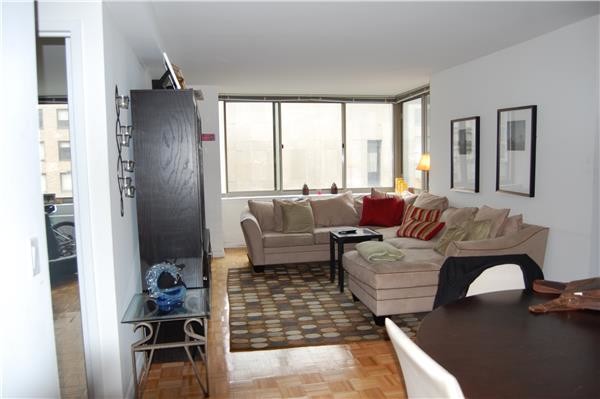 Primary Photo - 201 W 26th St