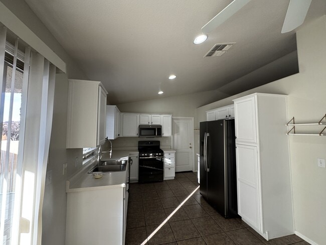 Foto del edificio - 2720 Superba Ave