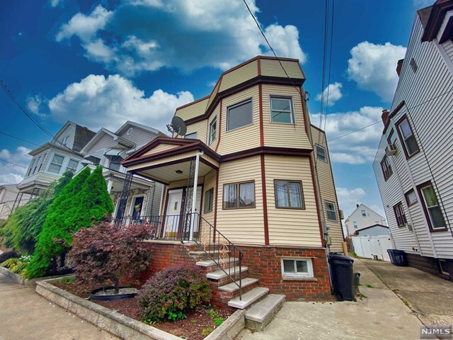 Primary Photo - 79 Brighton Ave