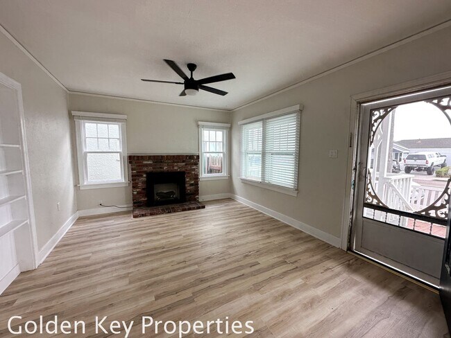Building Photo - Single-Level Home Across from the Beach in...