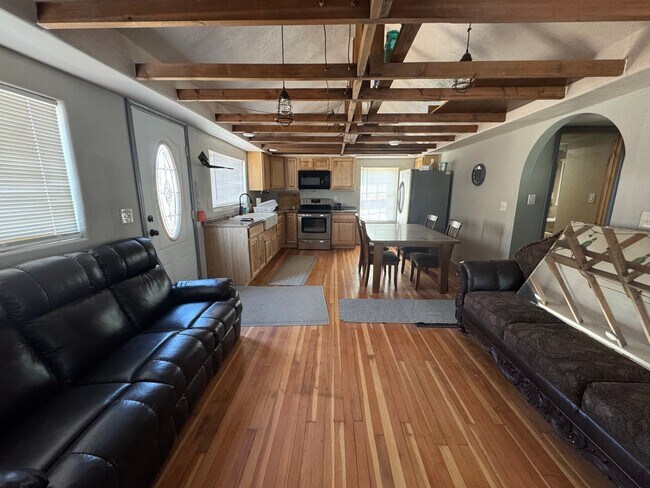 Building Photo - Fully furnished large 1 bedroom