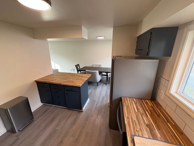 Foto del edificio - 4 bed 3 Bath Near Downtown CDA