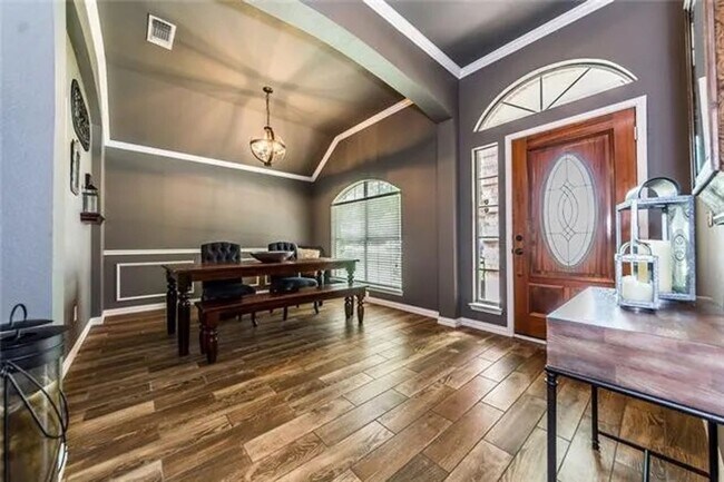 Building Photo - 8520 Timber Crest Ct