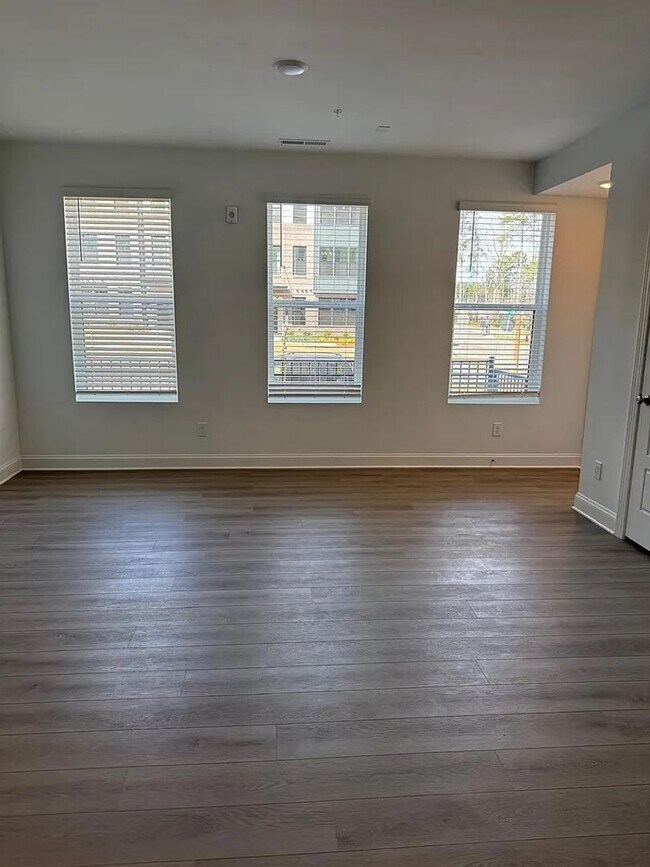 Building Photo - Stunning New Construction 3BD, 2.5BA Cary Townhome-Style Condo with a 1-Car Garage in a Prime Loc...