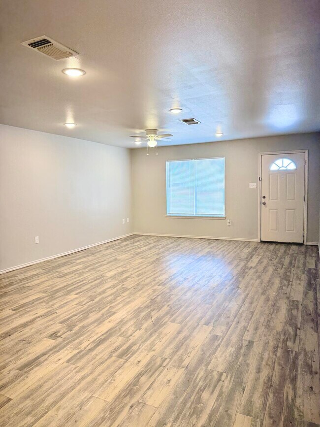 Foto del edificio - 1716 E 14th St