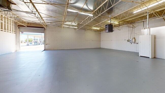 Foto del edificio - 3390 S Market St