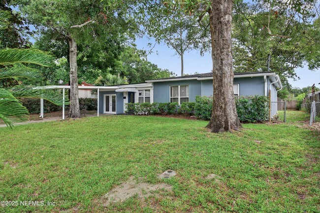 Building Photo - 6190 Mercer Cir E
