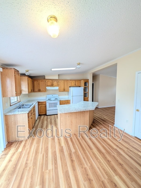 Building Photo - 73 Forest Dr