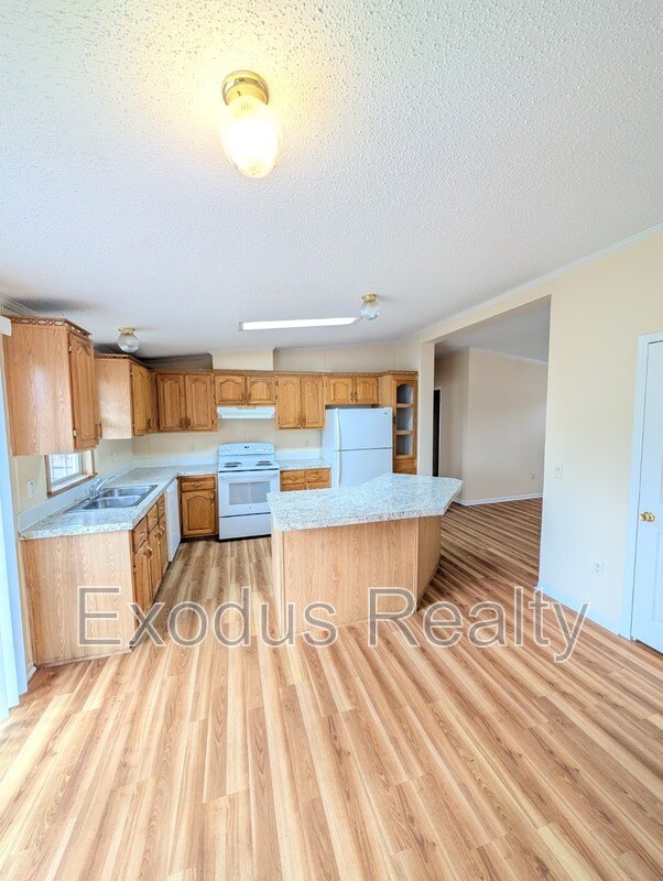 Foto del edificio - 73 Forest Dr