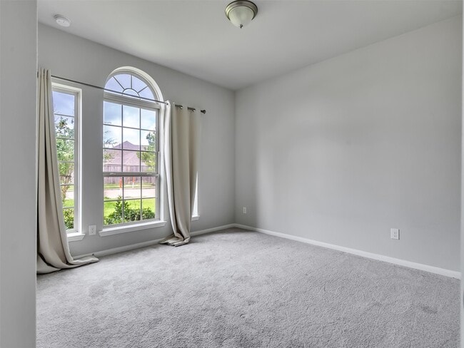 Building Photo - 2643 Dry Creek Dr