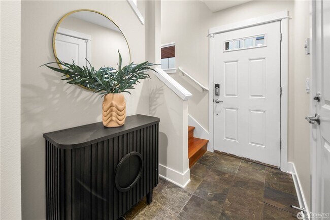 Foto del edificio - Downtown Ballard 3 bd 2.5 bath townhome in Great School district and minutes to Ballard Locks