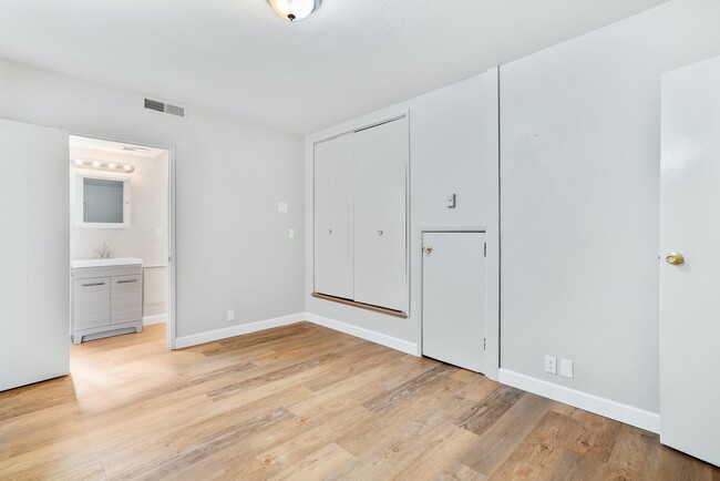 Building Photo - 1860 Lockhart Gulch Road, Unit Apartment