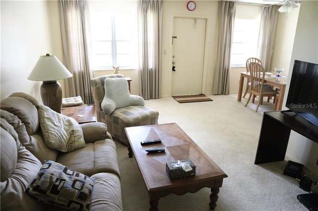 Foto del edificio - 49 Woodland Dr