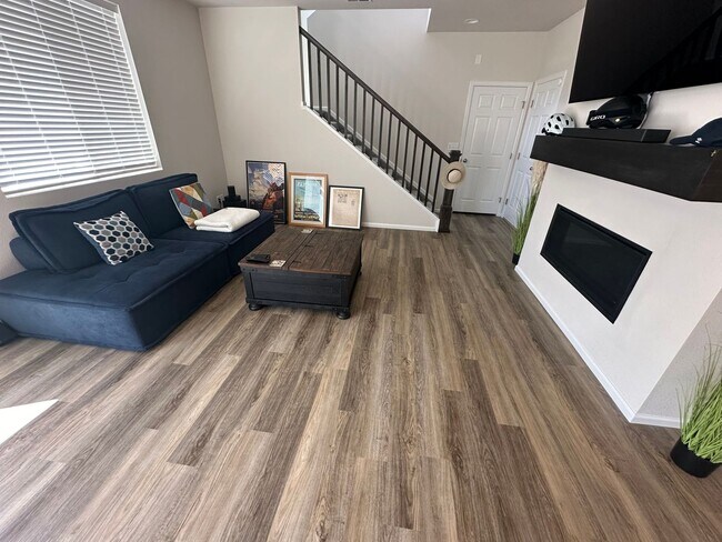 Foto del edificio - New 3 Bed 3 bath house in Banning Lewis!!!