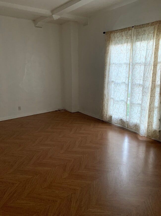 Foto del edificio - 132 S Canon Dr