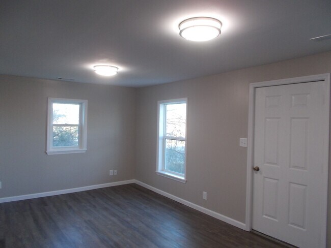 Building Photo - 1490 S Water Ave