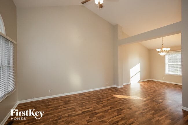 Foto del edificio - 7809 Dawson Dr