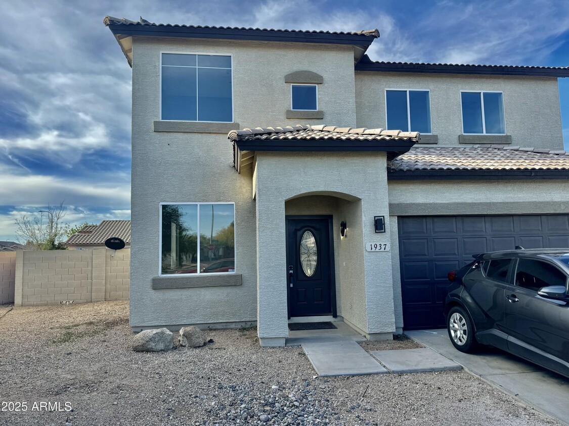 Foto principal - 1937 N 104th Ln