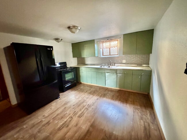 Foto del edificio - 302 W 7th St