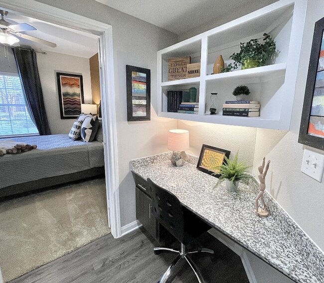 Building Photo - 1766 S Park View Dr