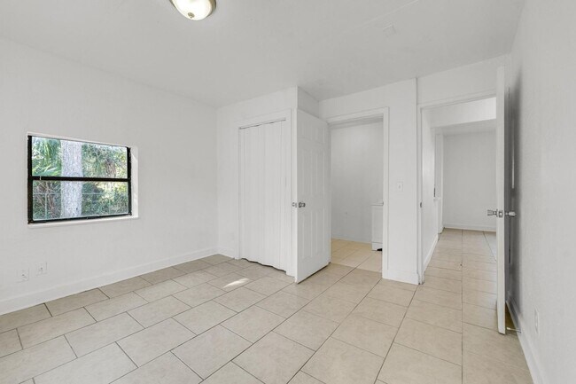 Foto del edificio - 1830 W 27th St