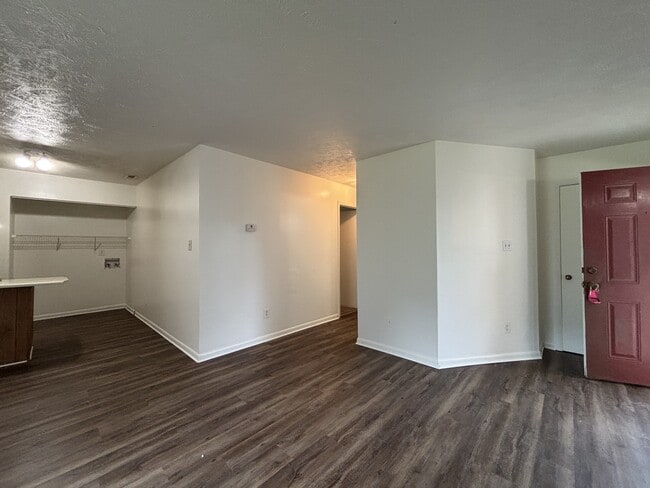 Building Photo - 1123 Southwood Dr