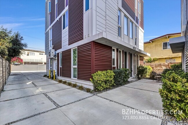 Foto del edificio - Gorgeous Modern Townhouse In Prime Mid-City