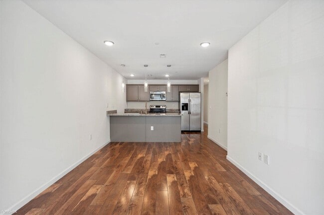 Building Photo - 2 br, 2 bath Triplex - 4614 Sansom St Unit 1