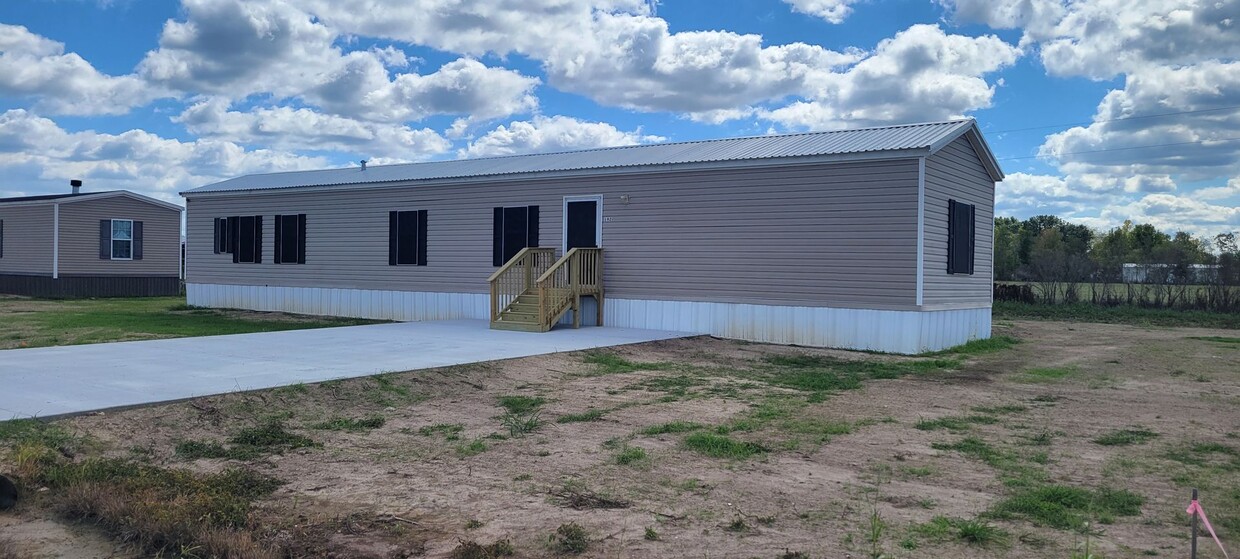 Primary Photo - Mobile home in Country Setting