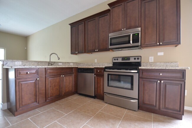 Foto del edificio - Fantastic fully upgraded 4 BR Oviedo Pool ...