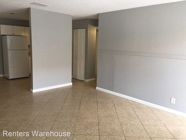 Building Photo - 2 br, 1 bath House - 5323 NW 23 St #182