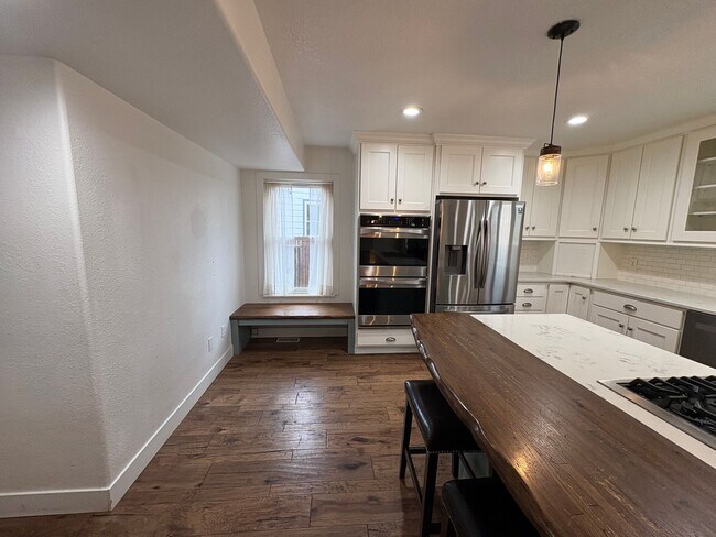 Foto del edificio - Beautiful 4 Bed 4 Bath Home in Lorson Ranch!!!