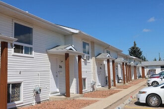 Building Photo - 32 Holmes St